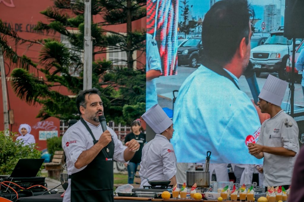 La fiesta del Día de la Cocina Chilena estuvo a cargo del chef de Inacap sede Iquique, Marcos Mayorga.